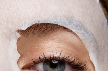 【2026年新作】エディターが実際に試した、即効性で選ぶ透明感シートマスク5選 | Vogue Japan