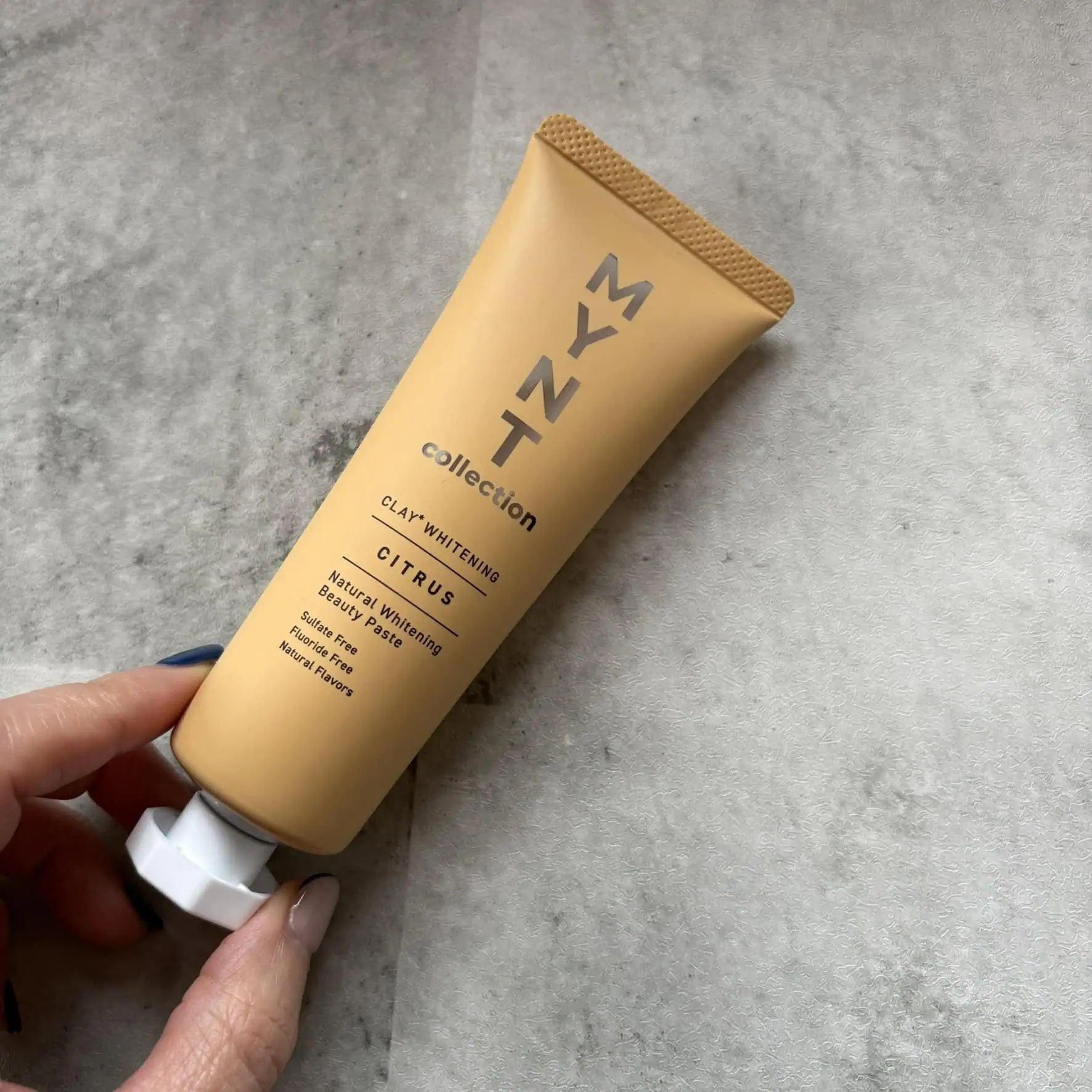MYNT Collectionの歯磨き粉、シトラス トゥースペースト。