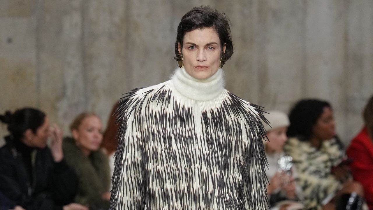 ランウェイに復活したジョゼフが見据える、クワイエット ラグジュアリーのその先【2026-27年秋冬 ロンドンコレクション】 | Vogue Japan ランウェイに復活したジョゼフが見据える、クワイエット ラグジュアリーのその先【2026-27年秋冬 ロンドンコレクション】 | Vogue Japan