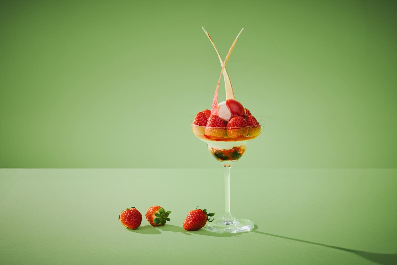 大阪ステーションホテル「いちごアフタヌーンティー」大粒苺のパフェ＆ビターチョコフォンデュ｜写真5