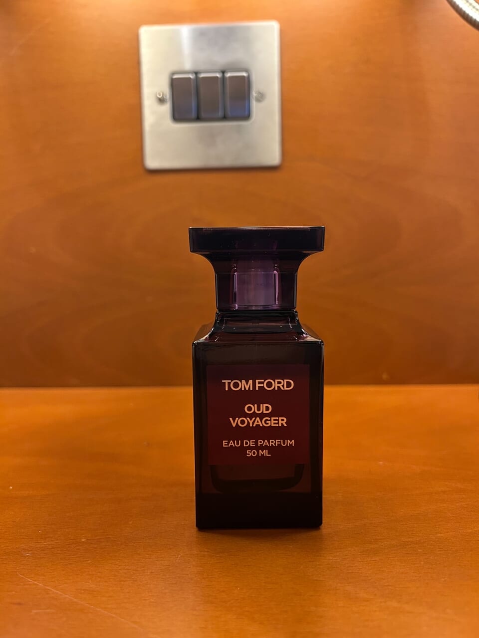 トムフォードの香水「ウード ヴォヤージュ」1