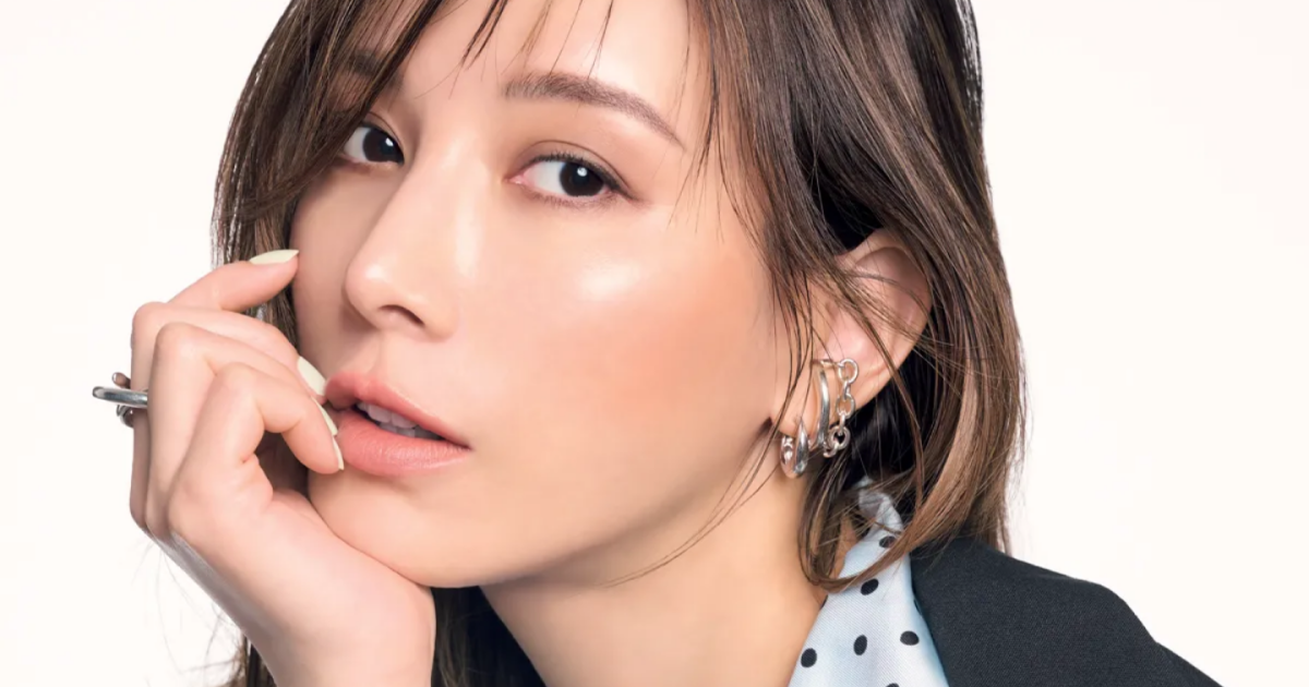 【加藤あいさん(42歳)】透明美肌のヒミツは…しいていえば「漢字2文字」!? | 美ST ONLINE 【加藤あいさん(42歳)】透明美肌のヒミツは…しいていえば「漢字2文字」!? | 美ST ONLINE