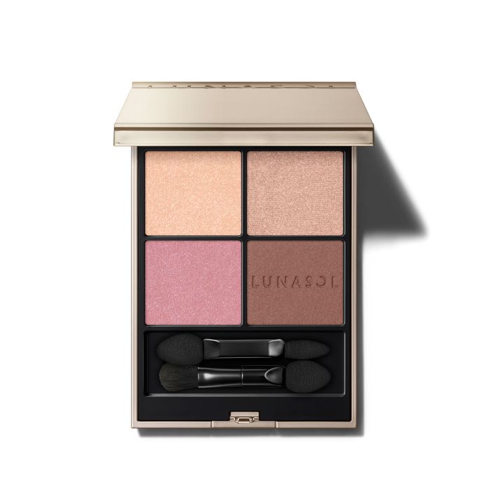 ルナソル アイカラーレーションN 06 ¥7,700（カネボウ化粧品 TEL. 0120-518-520）