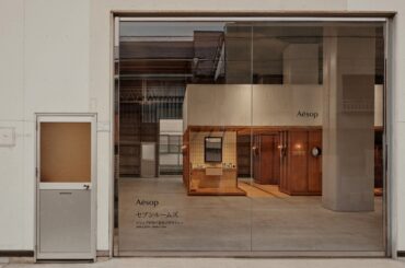 イソップのセノグラフィー「セブンルームズ」がSKACに出現。映画のセットのように巡る、7つの“住空間” | BEAUTY | FASHION HEADLINE