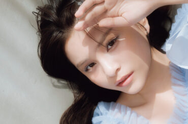 何を使えば韓国アイドルみたいな透明肌になる？色ムラ補正＆自然なツヤの仕込み方 | ViVi