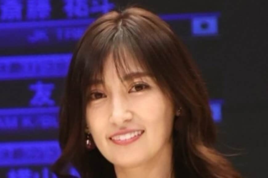 43歳 熊田曜子「完璧なスタイル」際立つ親子ショットが話題「自慢のママでしょうね」「お若い格好いい」