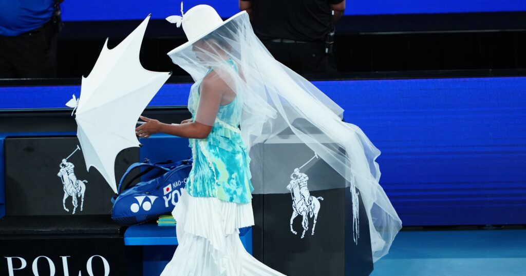 「あなたはわかってない！」大坂なおみ物議の“カモン問題”は何が悪かった？ 超独創的ファッション、結局棄権…「お騒がせ」でも全豪にかけた思い - 女子テニス - Number Web