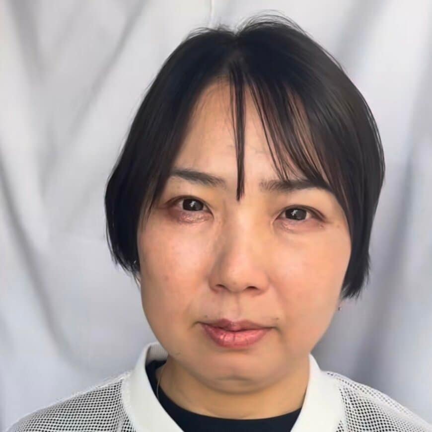 「メイクをしてもノーメイクっぽくなる」女性が強めメイクで大胆イメチェン！驚きの変化に笑顔あふれる