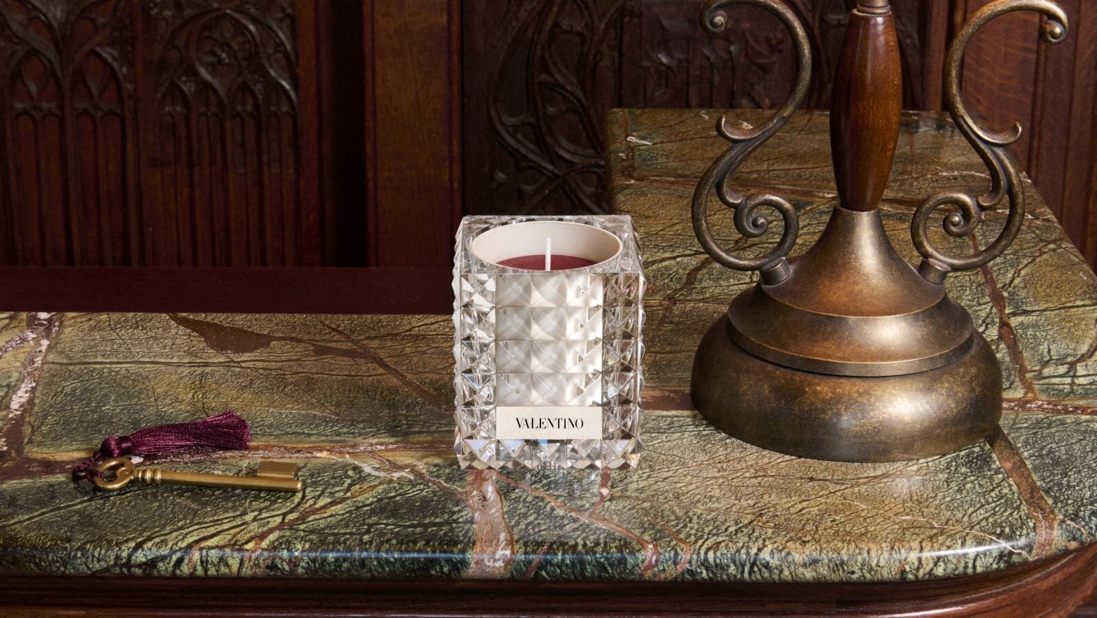 「ヴァレンティノ スィール 59」165g 22,550円、「ヴァレンティノ レ ブジョワール」(キャンドルホルダー) 25,300円