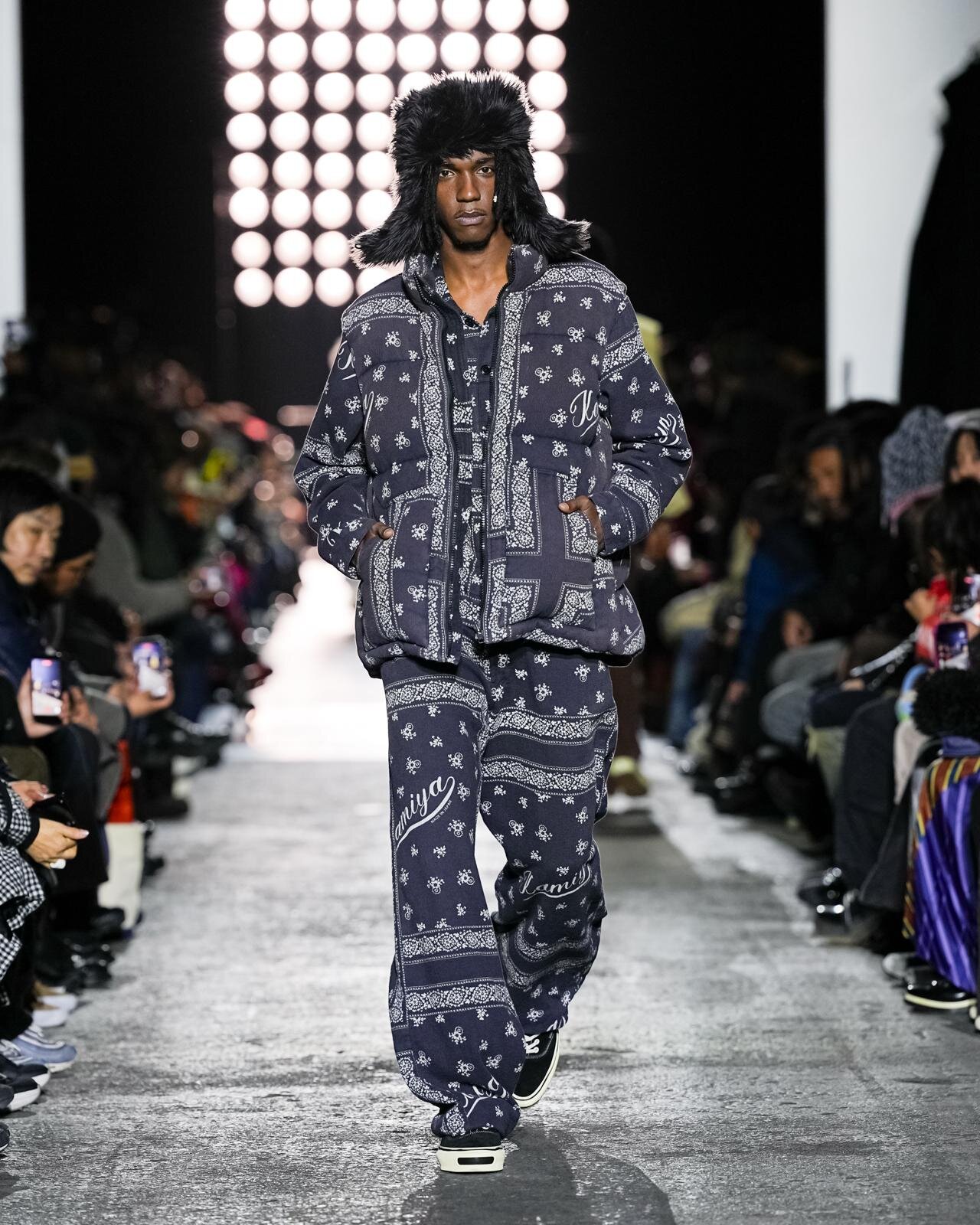 カミヤ 26-27年秋冬コレクション - 熱を帯びる静けさ｜写真24