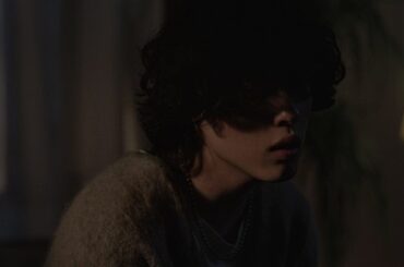 Spotify Early Noise選出のOSHIKIKEIGO、朝と夜を表現したMVで感情爆発 | エンタメOVO（オーヴォ）