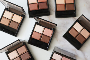 エクセル「スキニーリッチシャドウ N」の新色を全色スウォッチ！イエベ、ブルベ別のおすすめも紹介（VOCE）｜ｄメニューニュース（NTTドコモ）