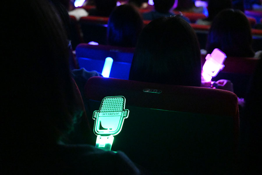 ライブには多くの人がペンライトをもって参戦（Lmaga.jp撮影）