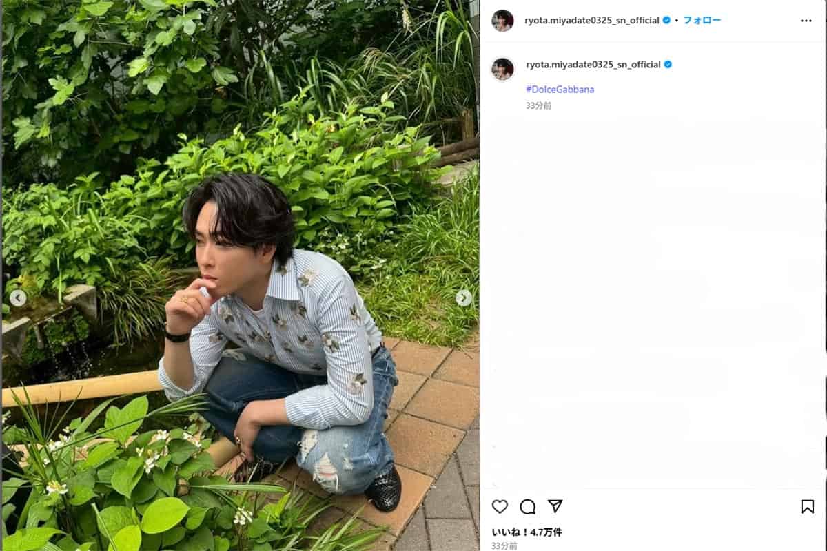 2025年5月27日、自身のInstagramにスタイリング写真を投稿するSnow Man宮舘涼太。すっきりとしたフェイスラインに「痩せた」という声が上がっている