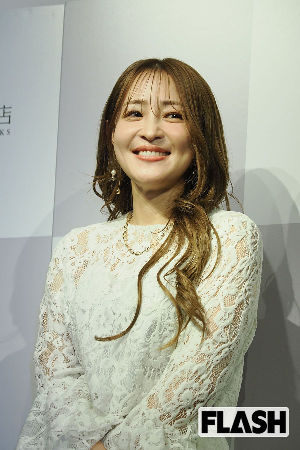 大沢あかね、“プロ顔負け”メイク動画が大反響！美容本も“爆売れ”で狙う「ポストMEGUMI」の座