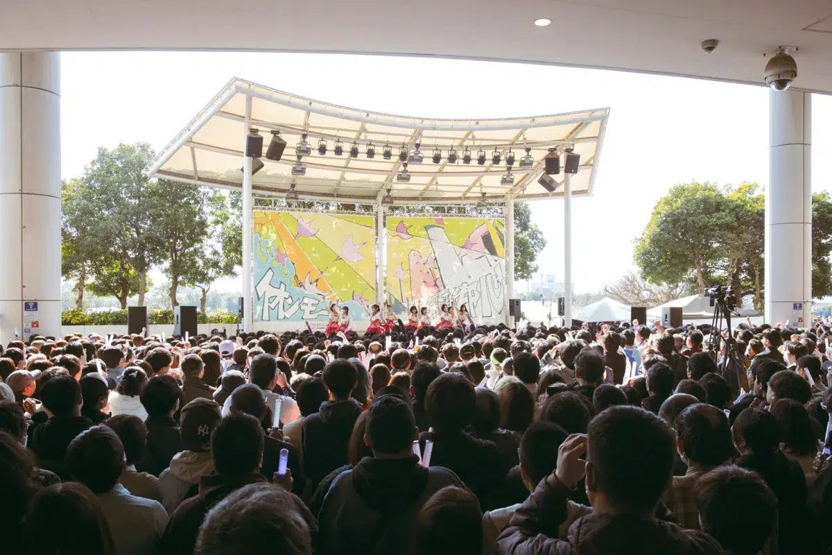 今一番ライブが見たいアイドル！SNS4億回再生『盛れ！ミ・アモーレ』で大躍進中のJuice=Juice、熱気あふれる幕張イベントレポ