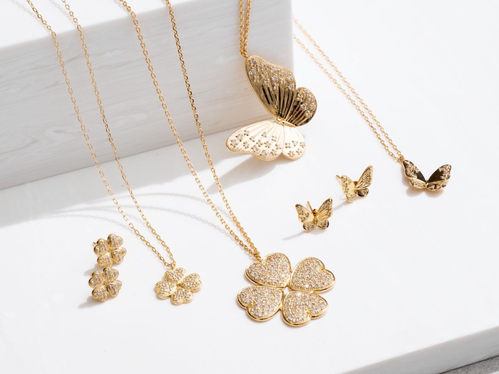“立体の蝶”ペンダント＆ダイヤ煌めくクローバーピアス、ロンハーマン ジュエリーで｜写真2