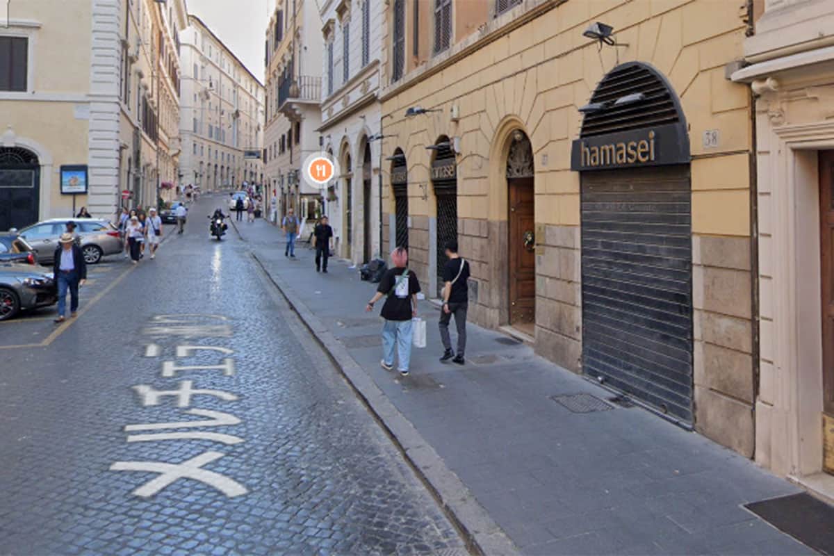 Google Mapでイタリアの街に映り込んだとされるSnow Man・佐久間大介（Google Mapのストリートビューより）