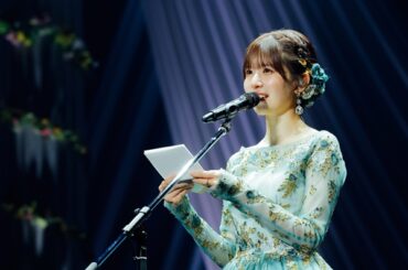 日向坂46、松田好花が涙の卒業セレモニー。自身が作詞した“涙目の太陽”でグループの未来を歌う - TOWER RECORDS ONLINE