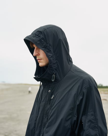 White MountaineeringとALPHA INDUSTRIESのコラボコート