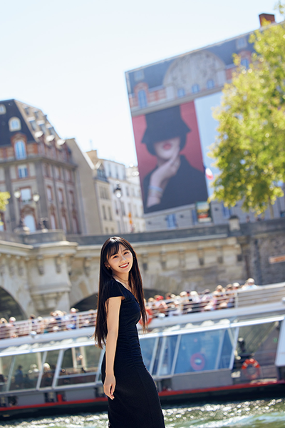 【紀伊國屋書店限定ポストカード付き】新潮社『乃木坂46 川﨑桜 1st写真集 タイトル未定』先行カット