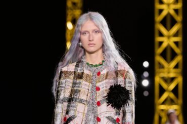 シャネルというパラドックス──マチュー・ブレイジーが称える、メゾンの相反する側面【2026-27年秋冬 パリコレクション】 | Vogue Japan