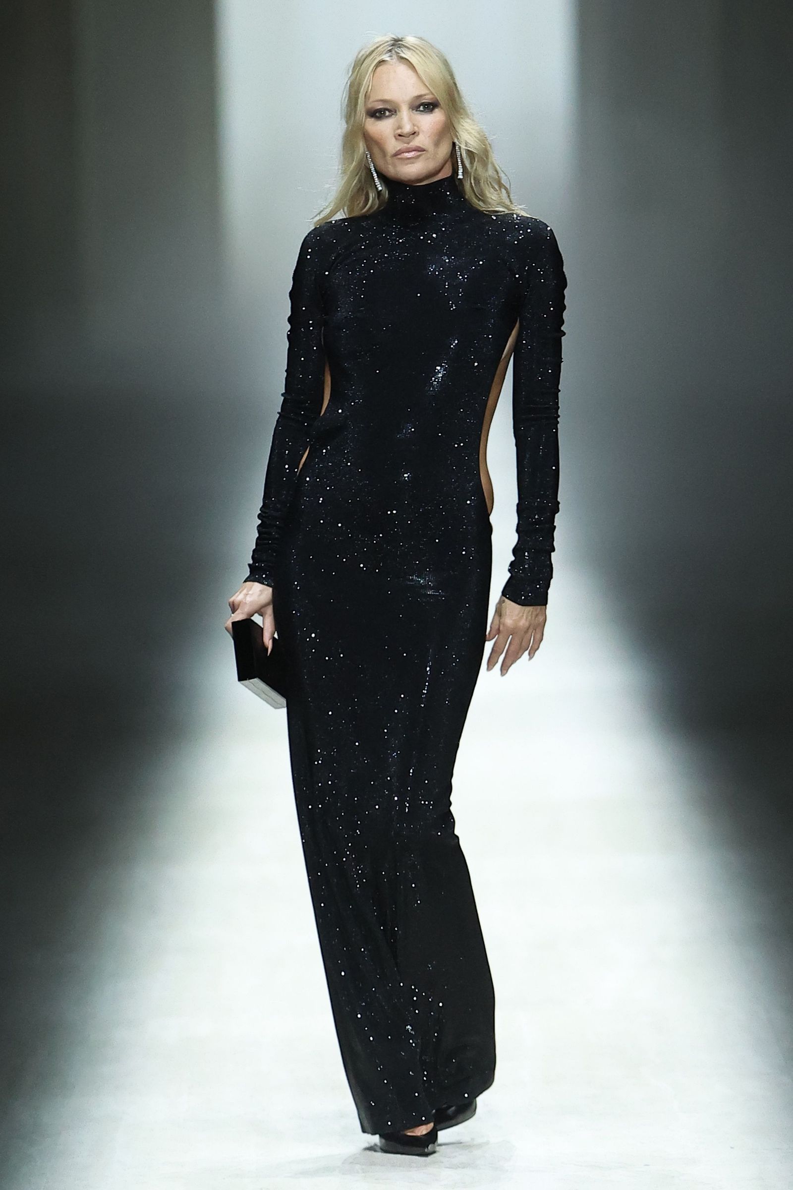 新生グッチ、本格始動。デムナによる初のランウェイショー【202627年秋冬 ミラノコレクション】