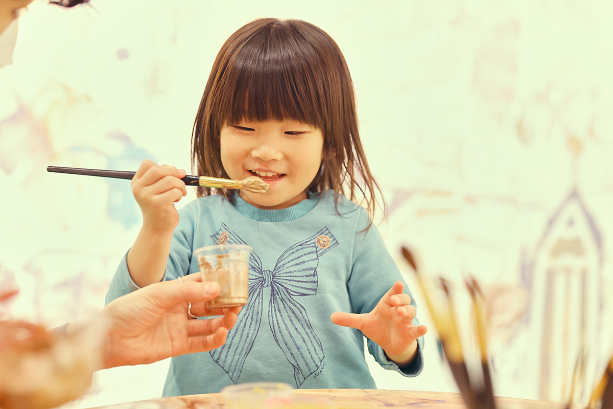 絵を描く子ども