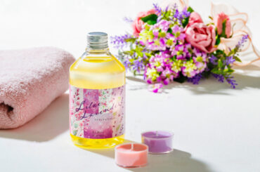 【2025年夏コスメ】ナチュラルアイランドから今年もライラックの香りの入浴料が登場 - WWDJAPAN