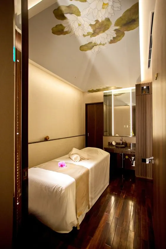 和スパ美容液せっけん桜の泡立ちや質感を伝える製品ディテール