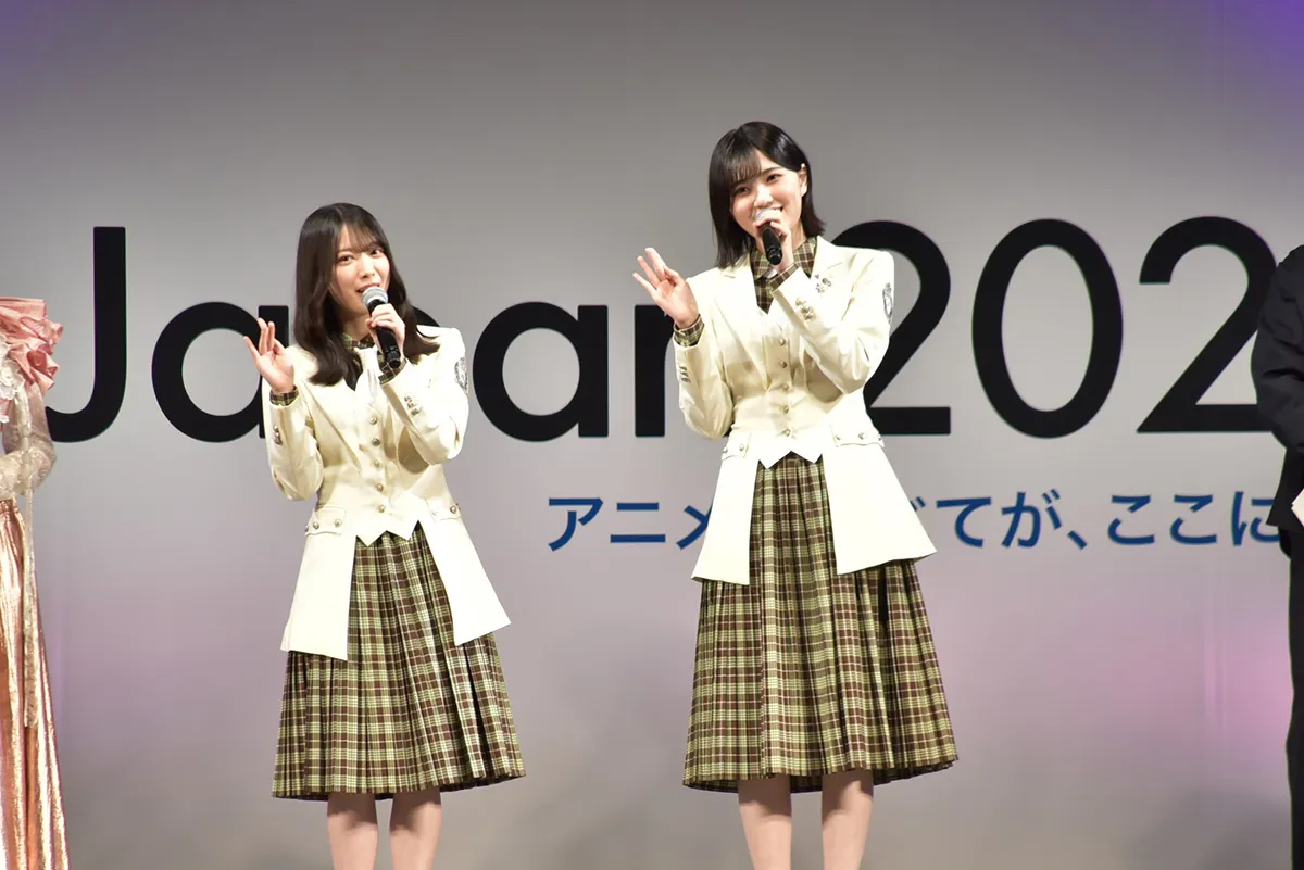 櫻坂46的野美青、主題歌担当『夜桜さんちの大作戦』の魅力アピール「笑えるのにグッとくる部分が多い」<AnimeJapan 2026 – WEBザテレビジョン 櫻坂46の森田ひかる、的野美青(写真左から)