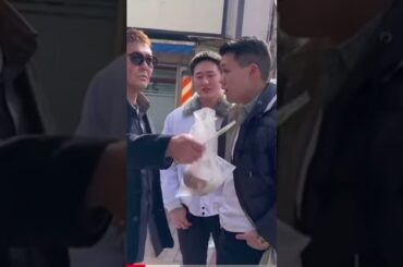 食べ歩き中に若い奴らに絡まれて大喧嘩。 #怒羅権佐々木さん #ビーバップハイスクール#喧嘩