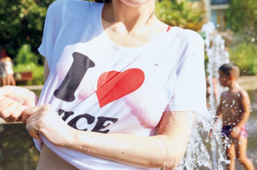 乃木坂46川崎桜、Tシャツからおへそチラリ 1stソロ写真集先行カット解禁