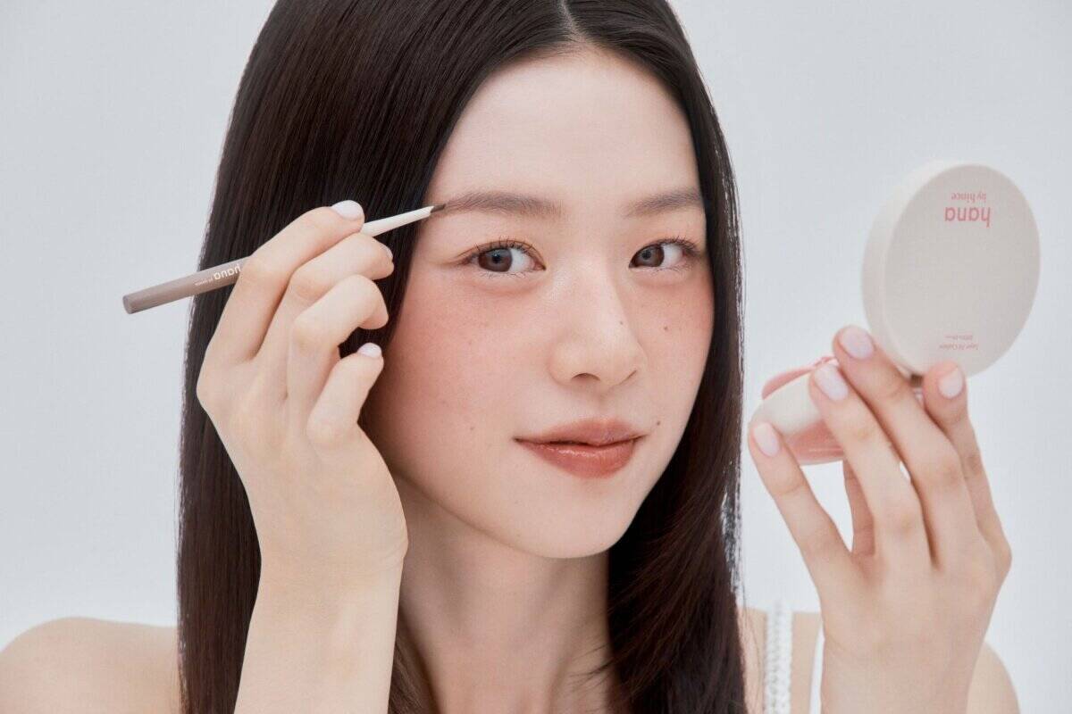 ファミリーマートのhana by hinceのスキニーフィットアイブロウのイメージ