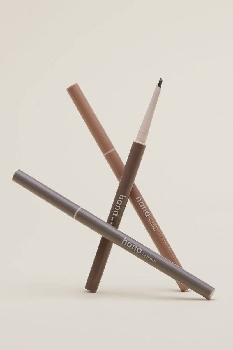 ファミリーマートのhana by hinceのスキニーフィットアイブロウのビジュアル