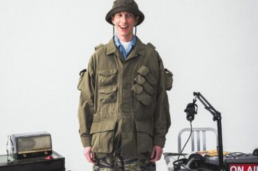 エンジニアド ガーメンツ×ビームス プラス「ラジオジャケット」"通信機器の運搬用”アウターを再構築 - ファッションプレス