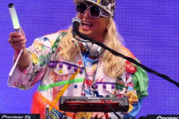 DJ KOO「45周年でアイドルソング作りたかった」新人Bright Charmに楽曲提供