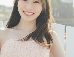 守屋麗奈(櫻坂46)｜1st写真集『笑顔のグー、チョキ、パー』8月23日発売｜【タワレコ特典】先着：ポストカード - TOWER RECORDS ONLINE