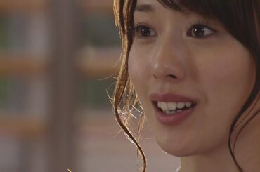 武井咲にボールをぶち当てられる戸田恵梨香