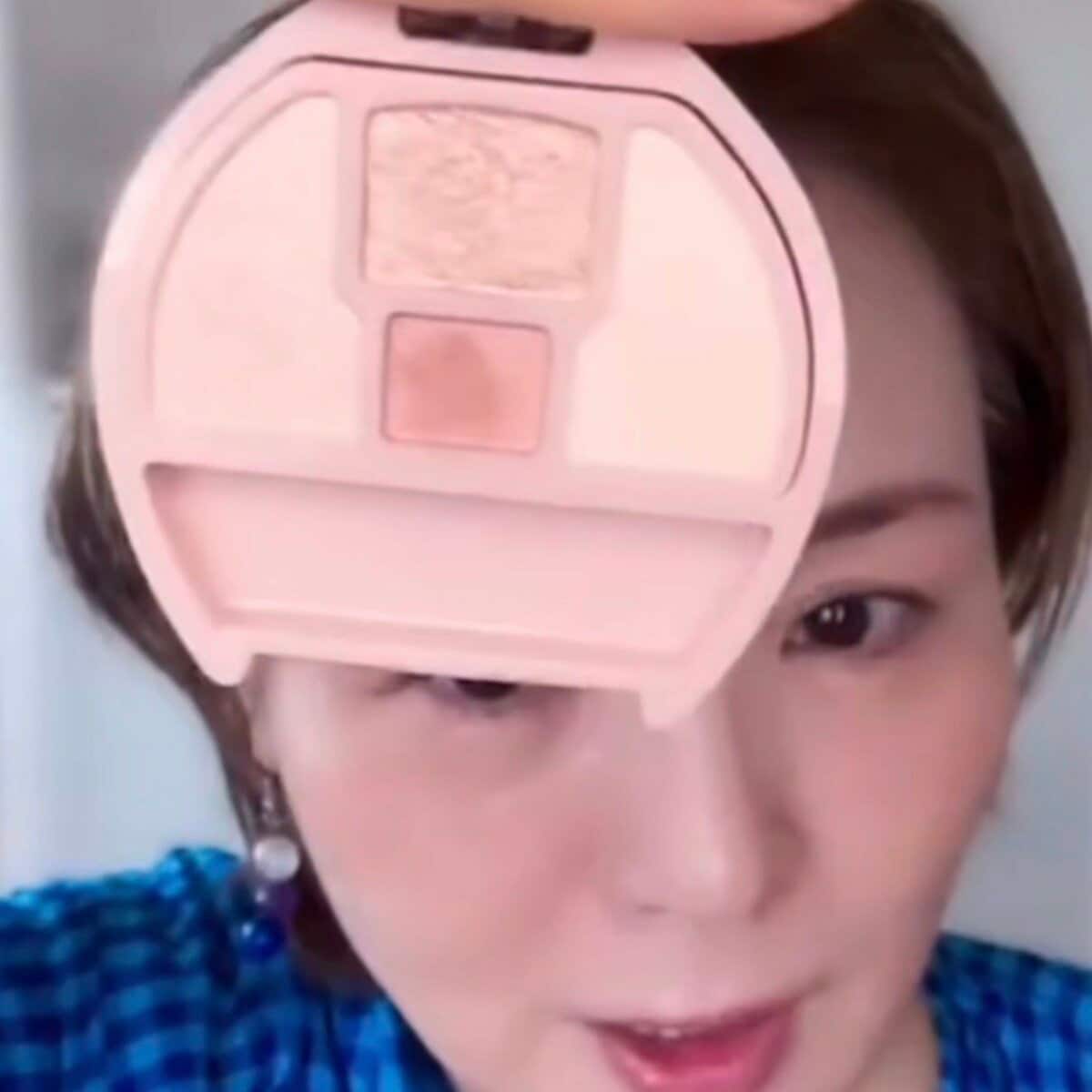 【涙袋メイク】50代60代が真似したい「大人の涙袋メイク」とは?大人世代ならではのメイクのコツを紹介 ポイントは「光を足す意識」! | LIMO | くらしとお金の経済メディア 【涙袋メイク】50代60代が真似したい「大人の涙袋メイク」とは?大人世代ならではのメイクのコツを紹介 ポイントは「光を足す意識」! | LIMO | くらしとお金の経済メディア