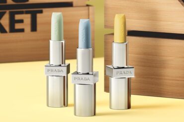 プラダ ビューティの限定コスメストアが表参道に、3種のリップバームセット＆ミニ香水コフレ - ファッションプレス