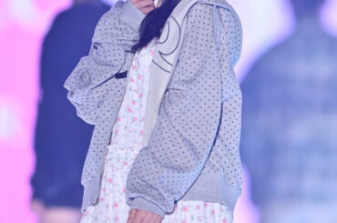 乃木坂46一ノ瀬美空、色白美脚際立つミニワンピ姿披露 “あざとポーズ”で観客の心鷲掴み【TGC2026 S/S】