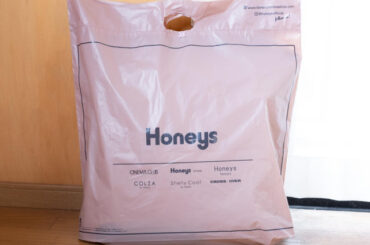 去年の春服がしっくりこない →【ハニーズ】へ！ 40・50代に似合う♡「サマ見えトップス」