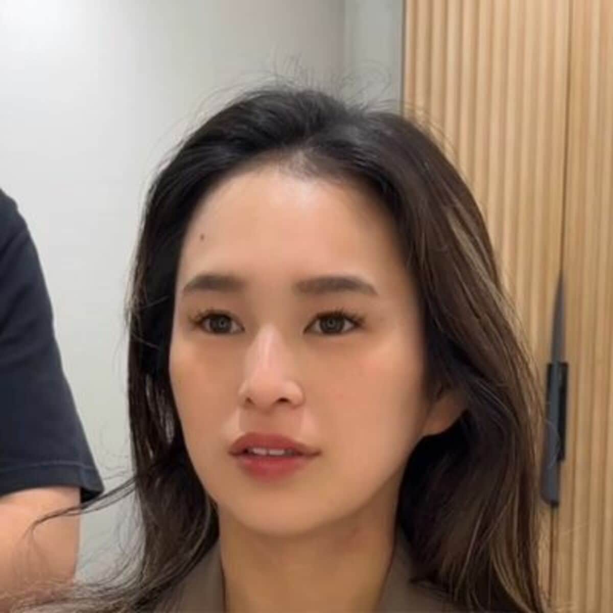 ロングヘアの女性がショートヘアにスタイルチェンジ→大人っぽくかっこいい雰囲気に大胆イメチェン 素敵な仕上がりに思わず「いや~すごい」 | LIMO | くらしとお金の経済メディア ロングヘアの女性がショートヘアにスタイルチェンジ→大人っぽくかっこいい雰囲気に大胆イメチェン 素敵な仕上がりに思わず「いや~すごい」 | LIMO | くらしとお金の経済メディア