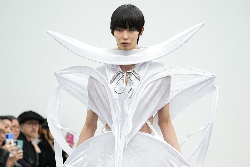 リュウノスケオカザキ 「005」コレクション – 感情の揺らぎをなぞって – ファッションプレス リュウノスケオカザキ 「005」コレクション - 感情の揺らぎをなぞって - ファッションプレス