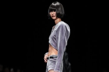 エイタロウ 2026-27年秋冬コレクション - 羽ばたく前に花を着る、その背中が物語るもの - ファッションプレス