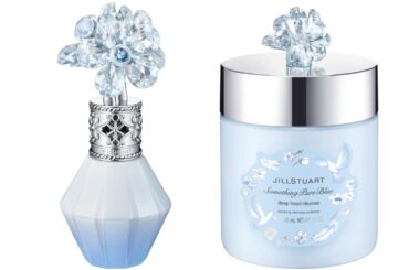 ジルスチュアート ビューティ「サムシングピュアブルー」クリスタルの花束煌めく花蜜リップやフレグランス - ファッションプレス