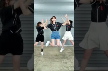 【乃木坂46黒見明香】カジュアルコーデが可愛い！黒Vネック×デニムショーパンで魅せるストリートスタイル
