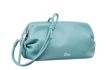 「ディオール ボウ」“リボンの結び目”ミニバッグ、底面にクローバーを配したバケットバッグも - ファッションプレス