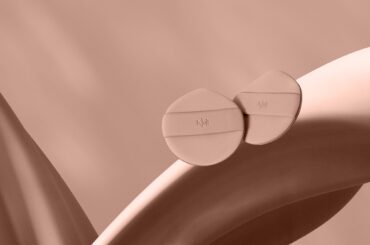 【全国のPLAZA※で順次展開】テクニック不要で“ムラなく密着”。自然な仕上がりへ導く『NULL ルビヴェールパフ』が店頭へ | NEWSCAST